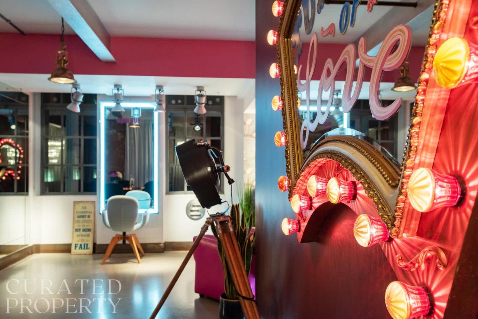 Amazingly Luxurious Loft Apartment, Soho - 3 Bedrooms, 2 Bath & Office London Exteriör bild